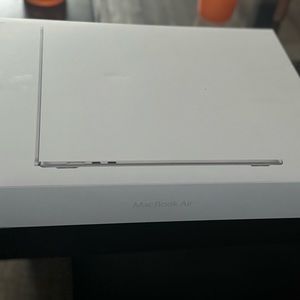 Apple - MacBook Air 15" Laptop - M2 chip - 8GB Memory - 512GB SSD - Silver